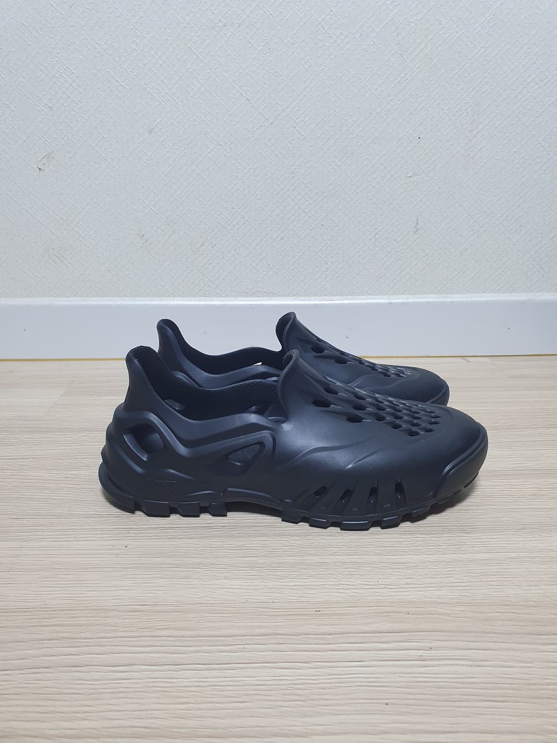 반스 아마존 파쿠 캐비어 블랙 샌들 260 상품이미지1
