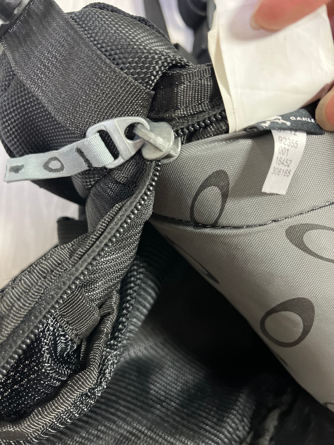 오클리 아이콘 미니백 상품이미지6