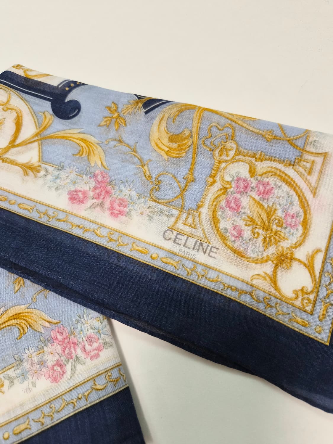 셀린느 쁘띠 스카프 손수건 머플러 상품이미지3