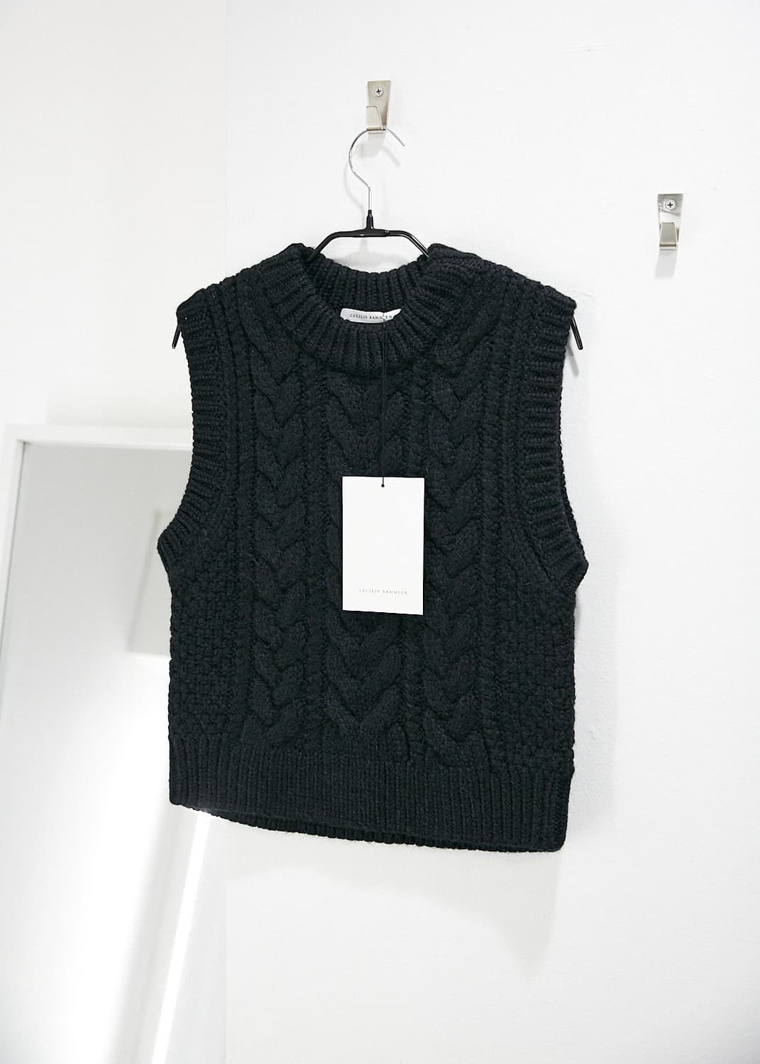 Sleeveless Sweater 상품이미지1