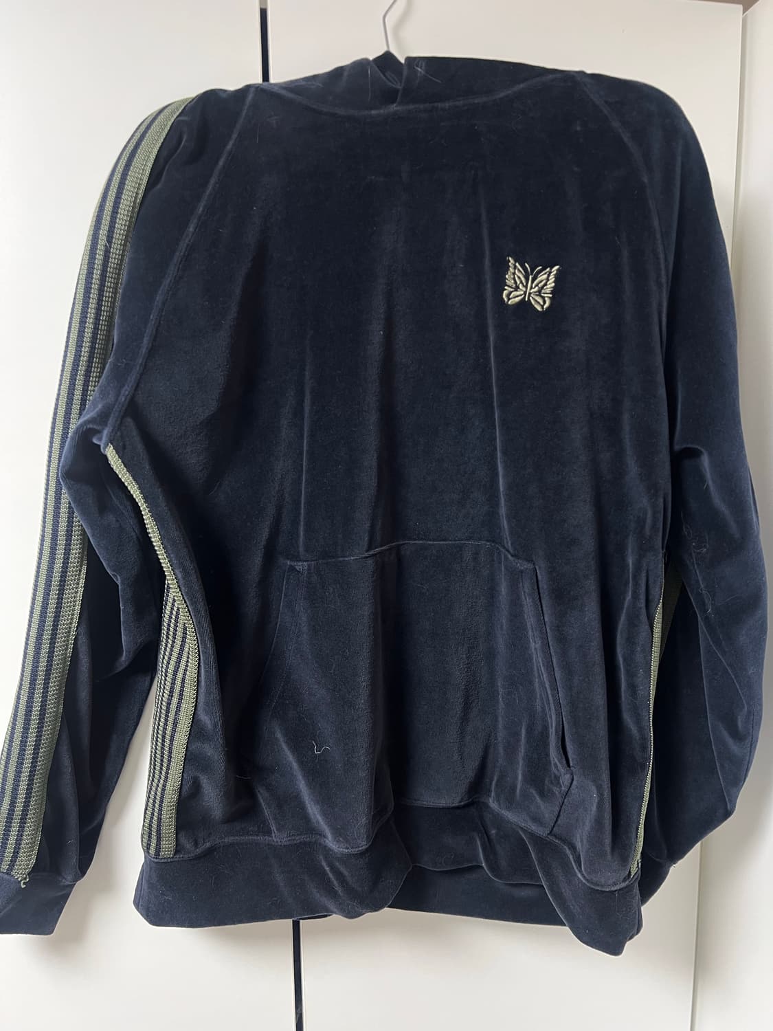 니들스 벨루어 후드티 상품이미지1