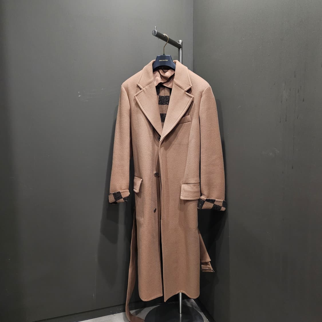 루이비통 다미에 벨티드 버클 포켓 신상 코트 상품이미지1