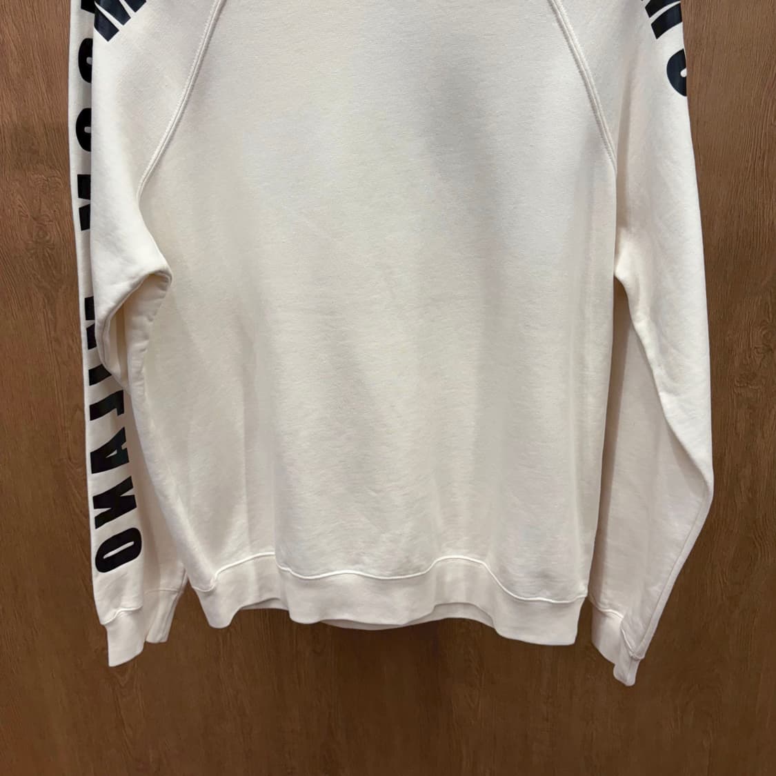 MSGM 라운드넥 긴팔 맨투맨 래글런 로고 프린팅 슬리브 디테일 아이보리 상품이미지4