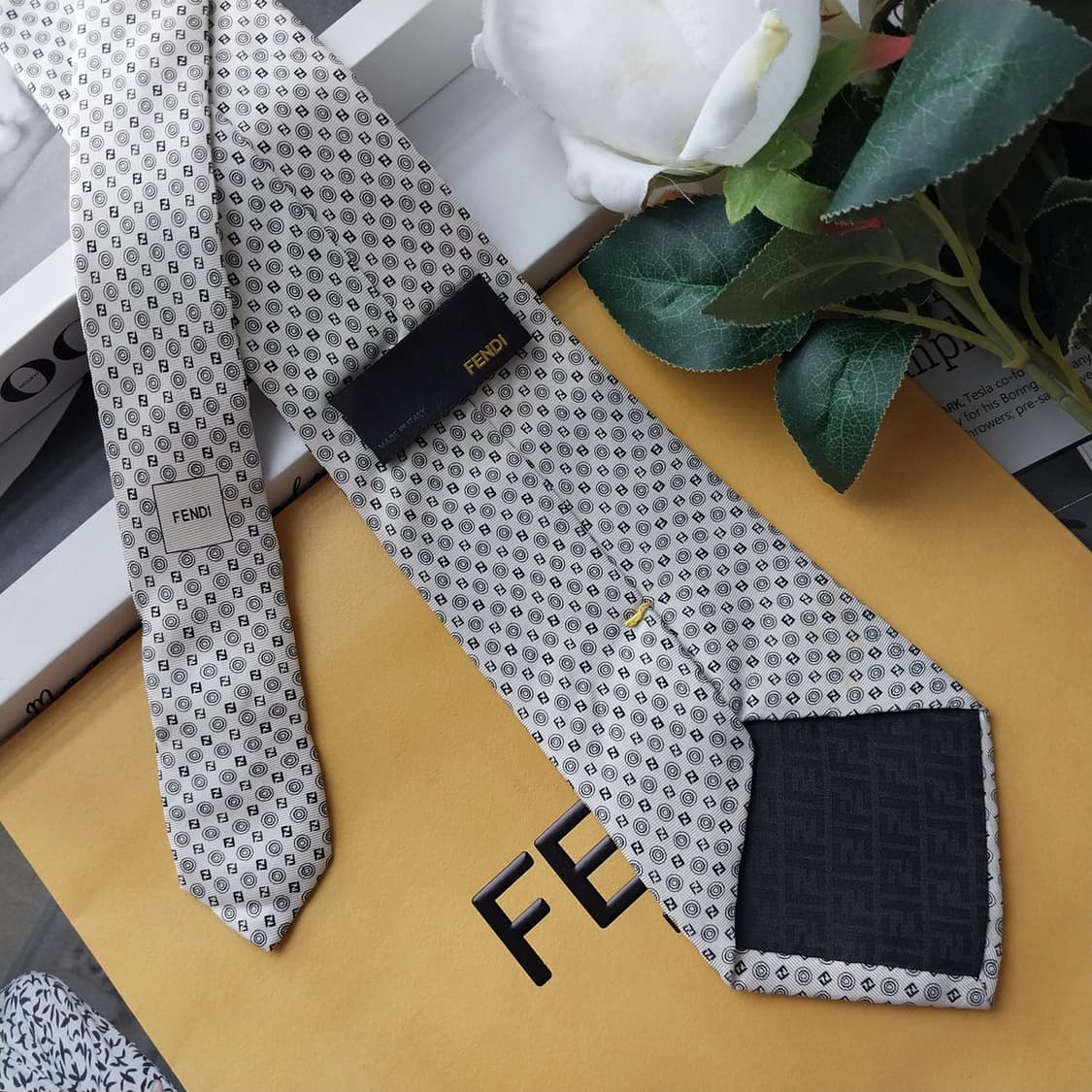 펜디 크림화이트 FF 로고 패턴 넥타이 9.3cm A~B등급 K2777
 상품이미지3