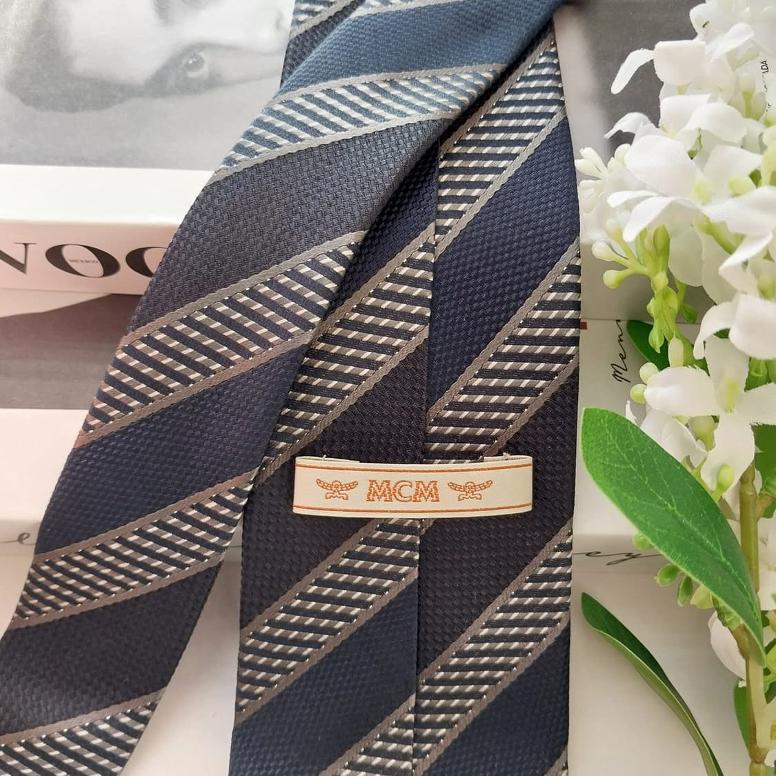 MCM 실크 스트라이프 텍스처 넥타이 8.1cm A+등급 K1553
 상품이미지6