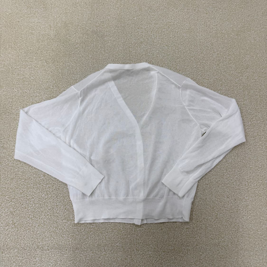 L 유니클로 화이트 컬러 브이넥 가디건 0210T 상품이미지2