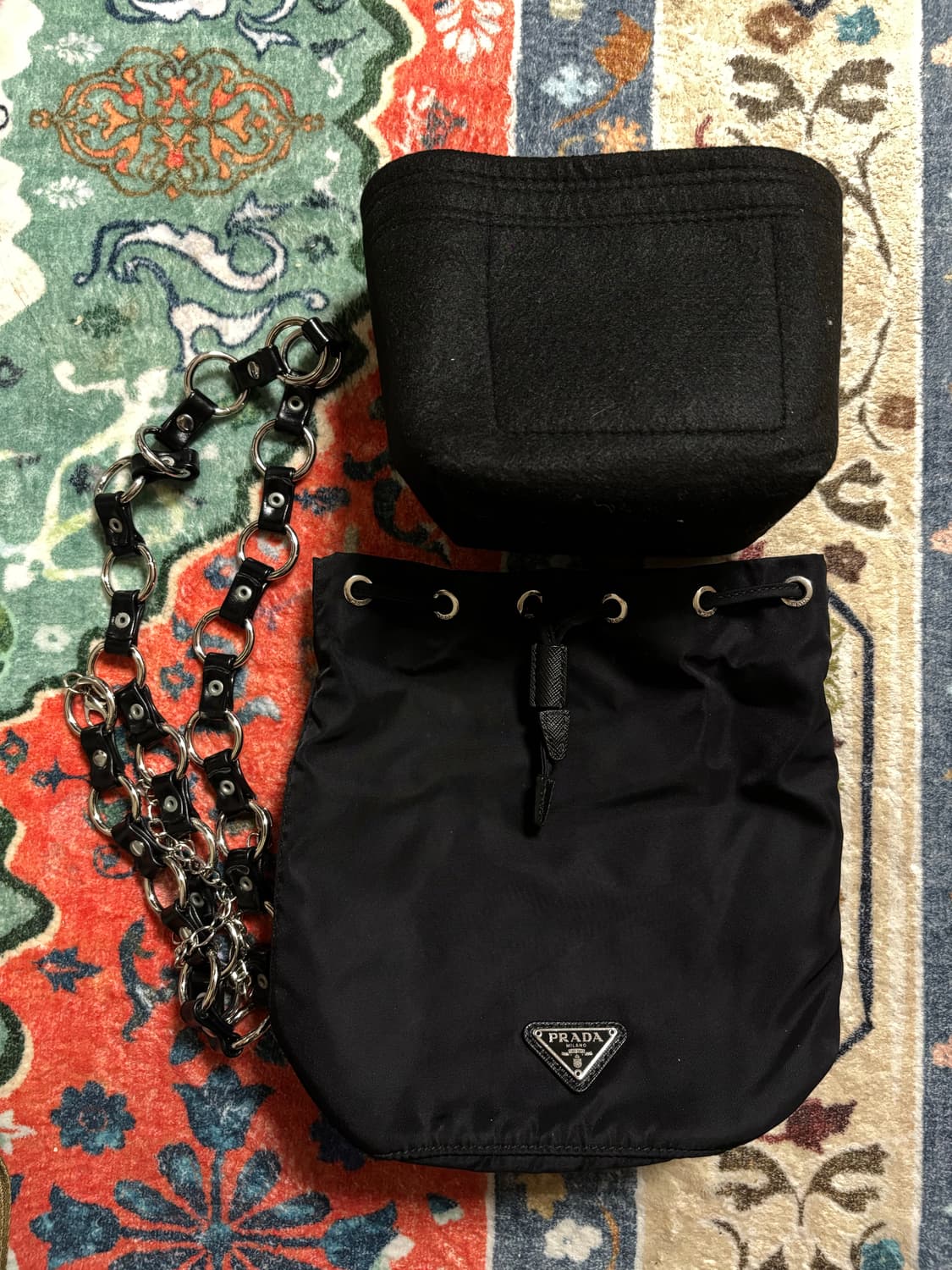 프라다 복조리 버킷 크로스백 상품이미지1