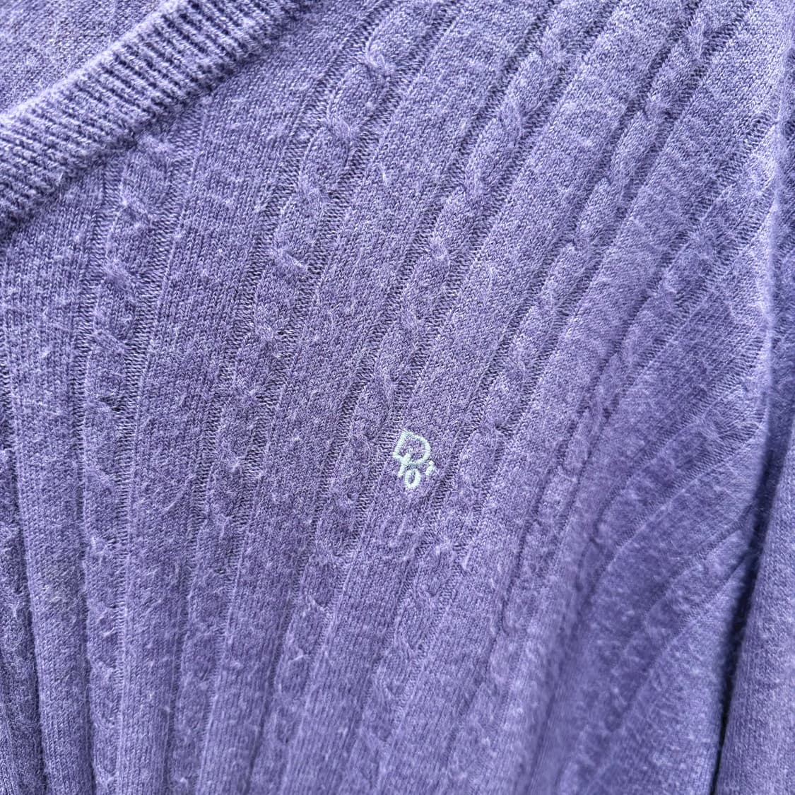 크리스찬 디올 브이넥 케이블 니트 로고 자수 디테일 레귤러핏 라이트 퍼 상품이미지6