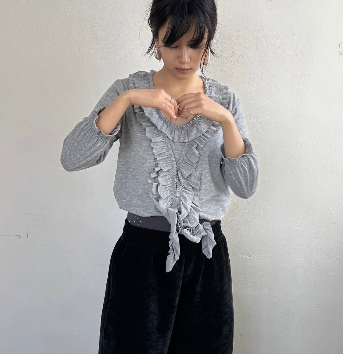 노이어덜트 스쿱넥 프릴 구해요 상품이미지1