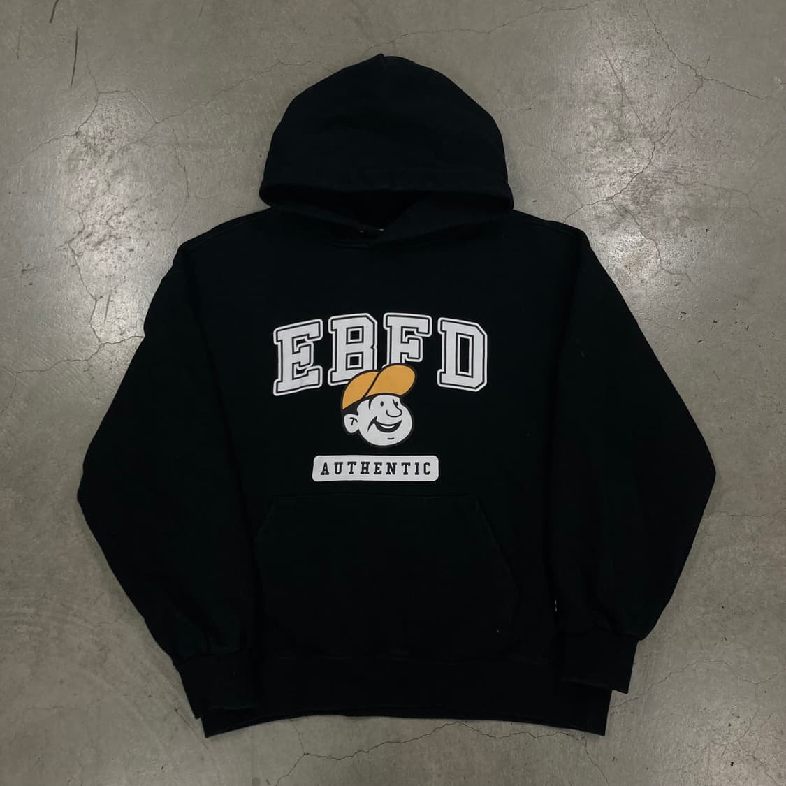 이벳필드 블랙 컬러 빅로고 후드티 상품이미지1