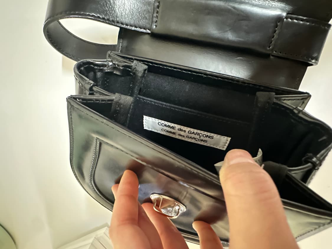 꼼데가르송 폴드 오버탑 미니백 블랙 상품이미지3