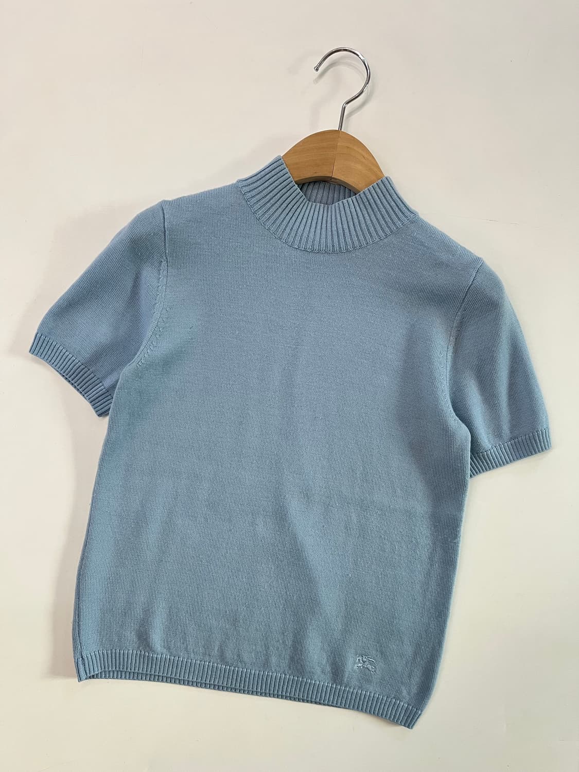 Burberry 버버리 우먼 스카이블루 기마로고 폴라 반팔 니트  상품이미지4