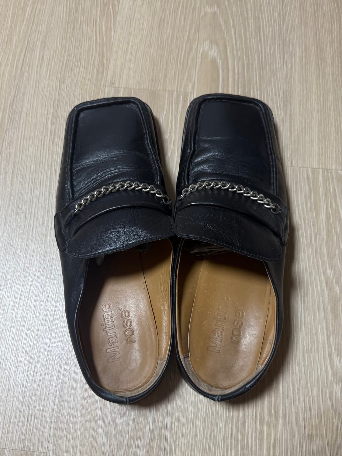 마틴로즈 블랙레더 체인 로퍼 뮬 43 상품이미지3