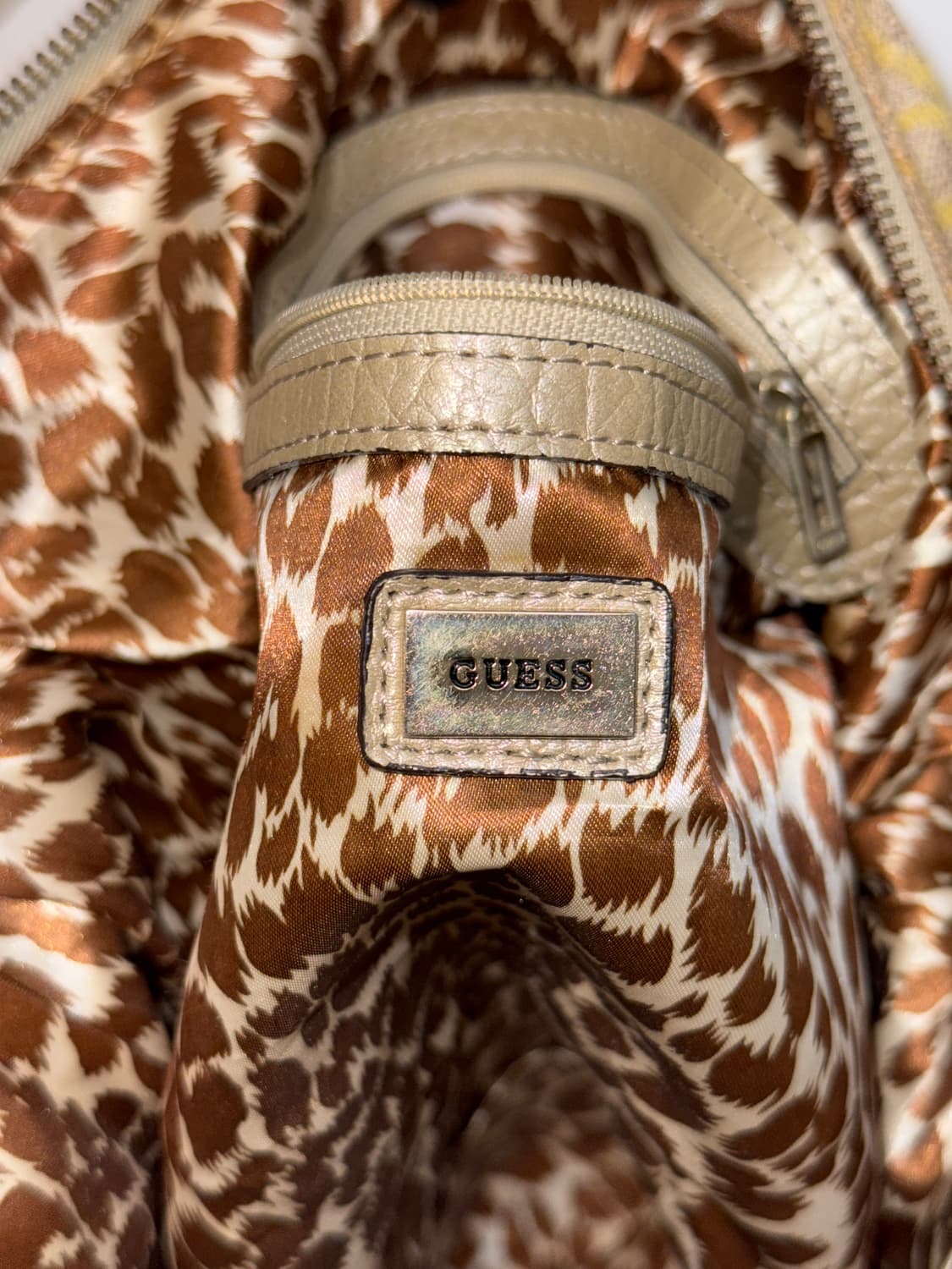 Guess yellow beige logo python strap 숄더백 상품이미지7