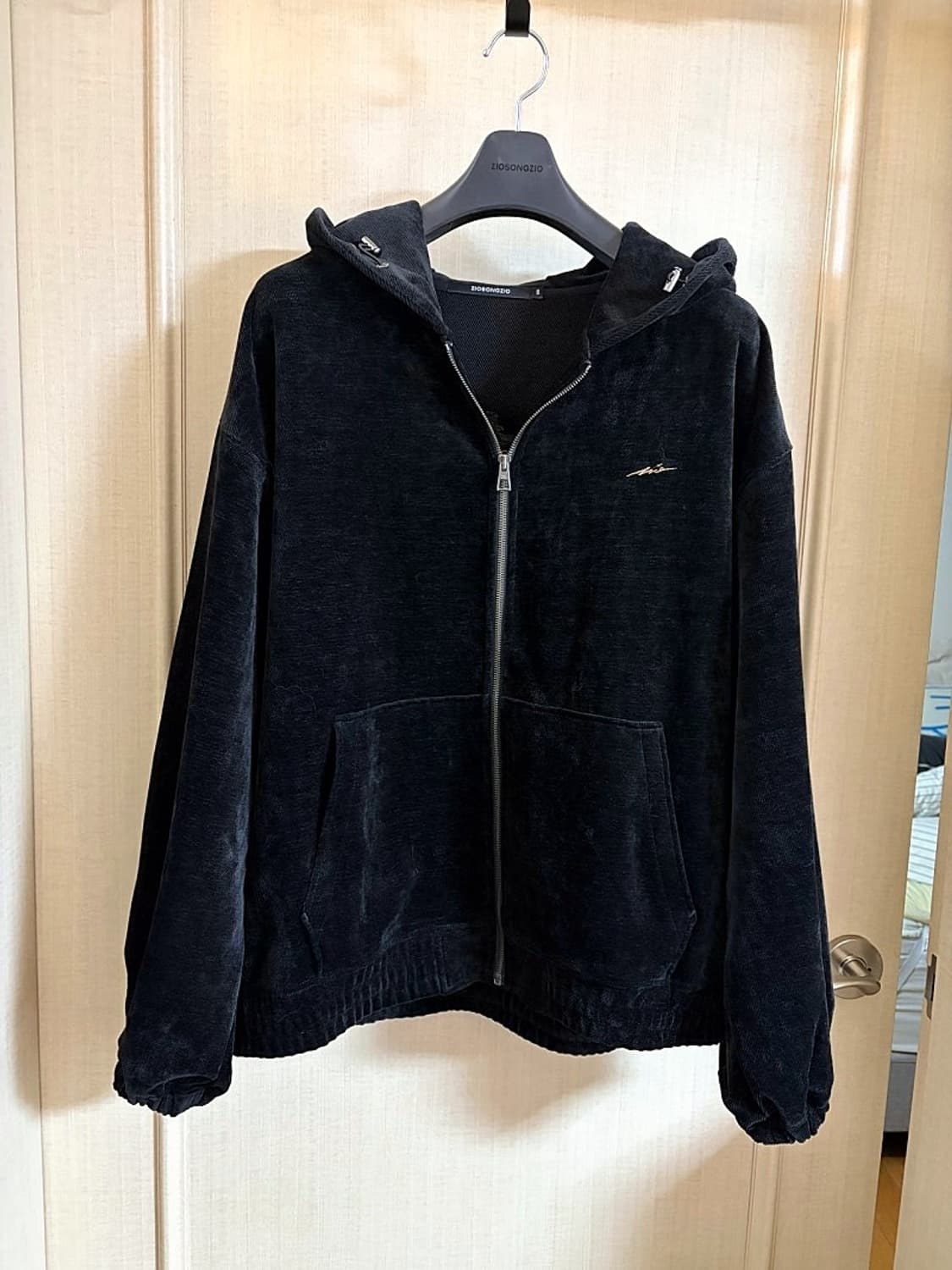 지오송지오 26SS 벨벳 자수 후드 집업 오버핏 105 상품이미지2