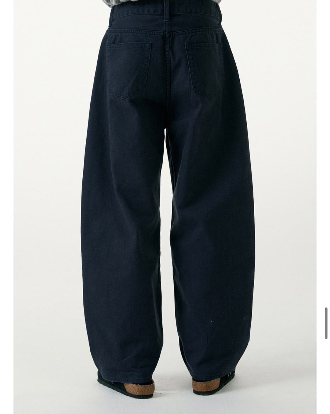 밀로아카이브 네이비 색상 커브드 데님 팬츠 L 상품이미지3