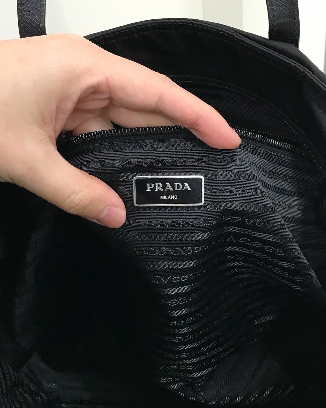 프라다 삼각로고 포코노 쇼퍼백 상품이미지9