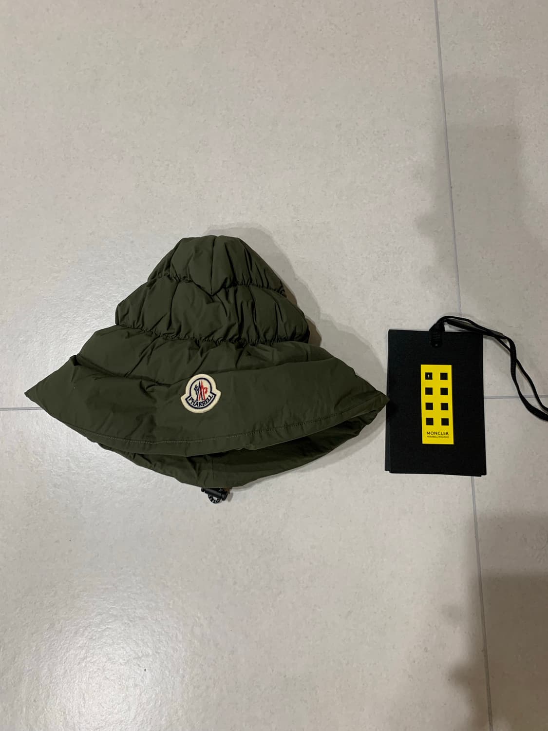 몽클레어 x 퍼렐 다운 버킷 햇 상품이미지1