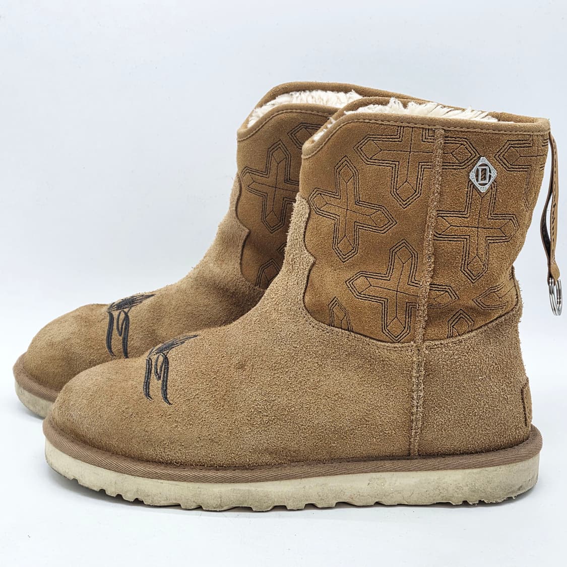 어그 x 칠드런 오브 더 디스코던스 클래식 숏 부츠 (270) 상품이미지1