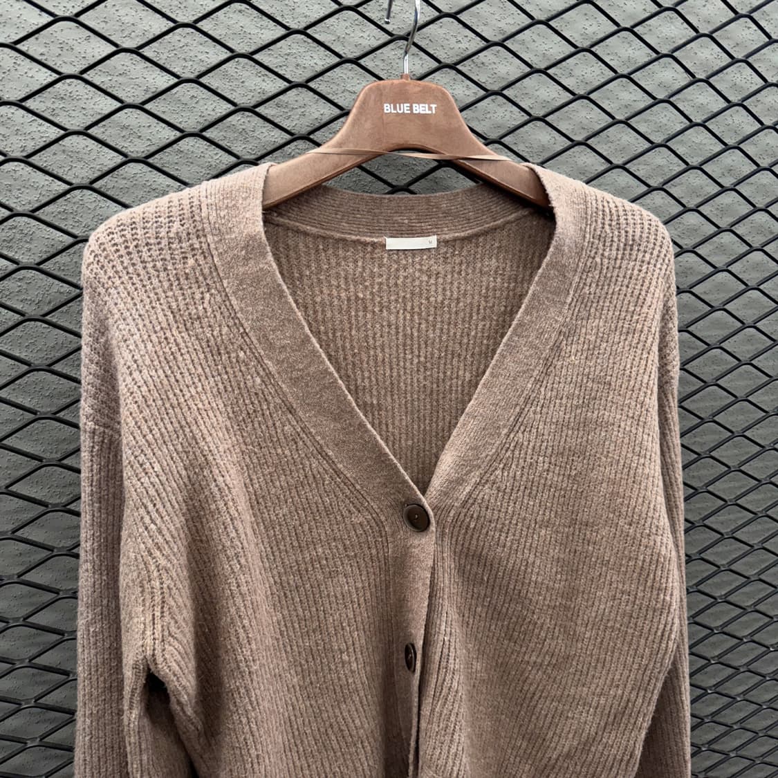 JPN VINTAGE 헤어리 와플 니트 가디건 드롭숄더 빅버튼 디테일 상품이미지4