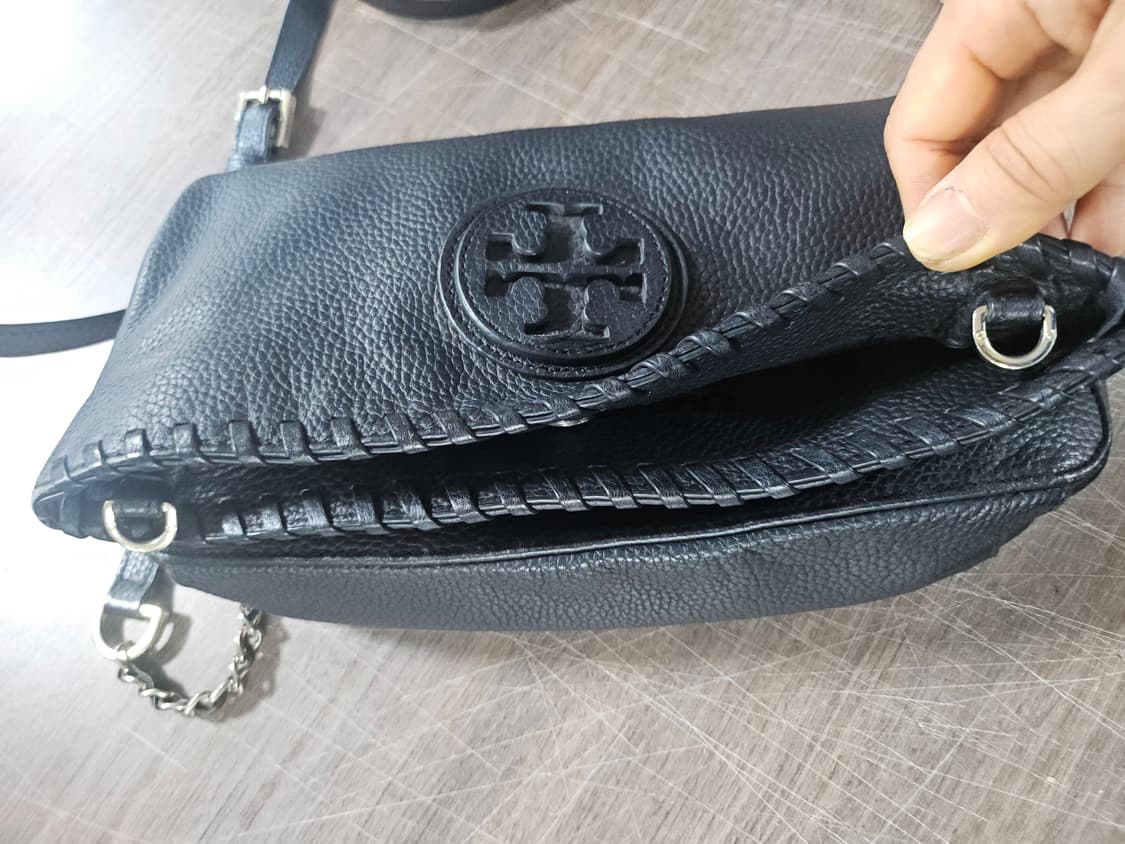 토리버치 블랙 레더 체인 크로스백 상품이미지7