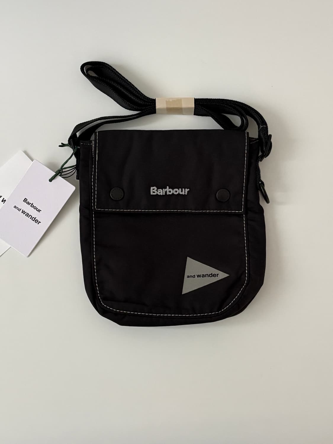 x Barbour - Shoulder Pouch Bag (Black) 상품이미지1