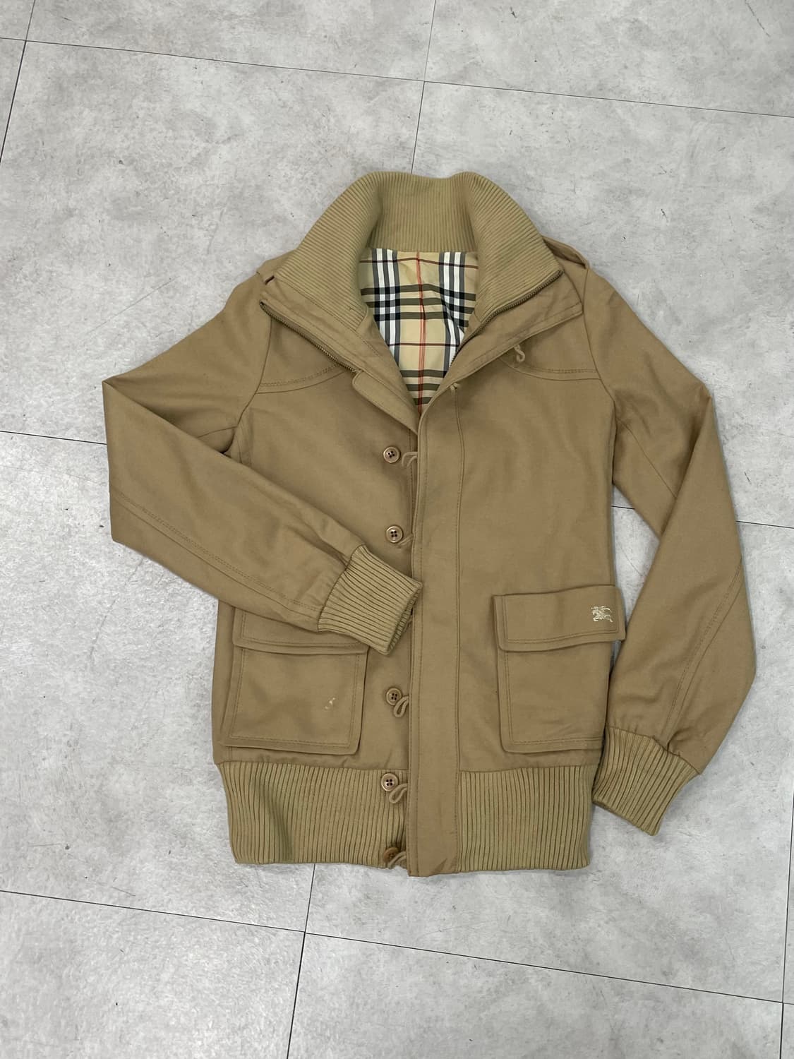 버버리 하이넥 로고 재킷 상품이미지2