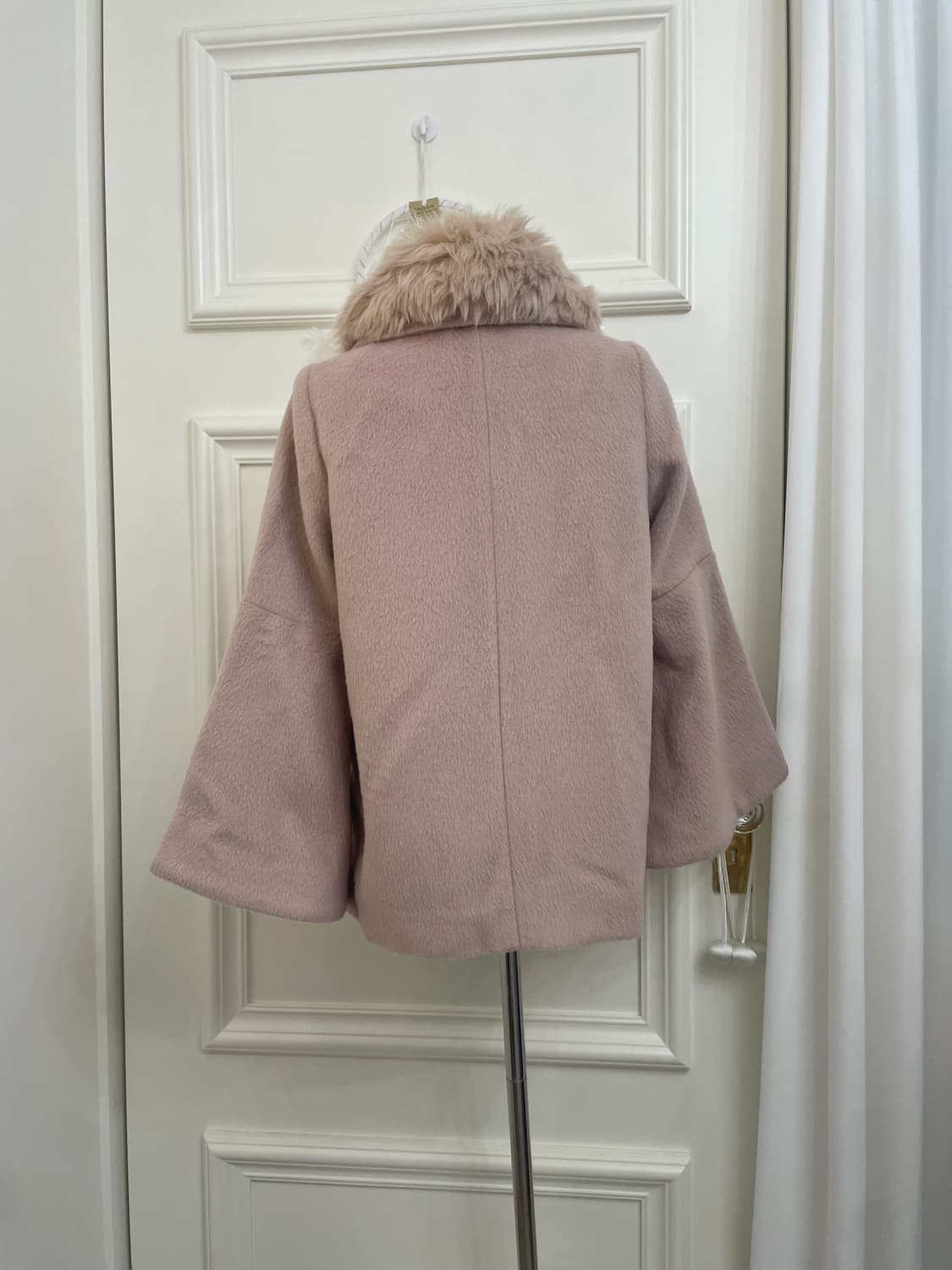 indipink fur cape style coat(size-M) 상품이미지3