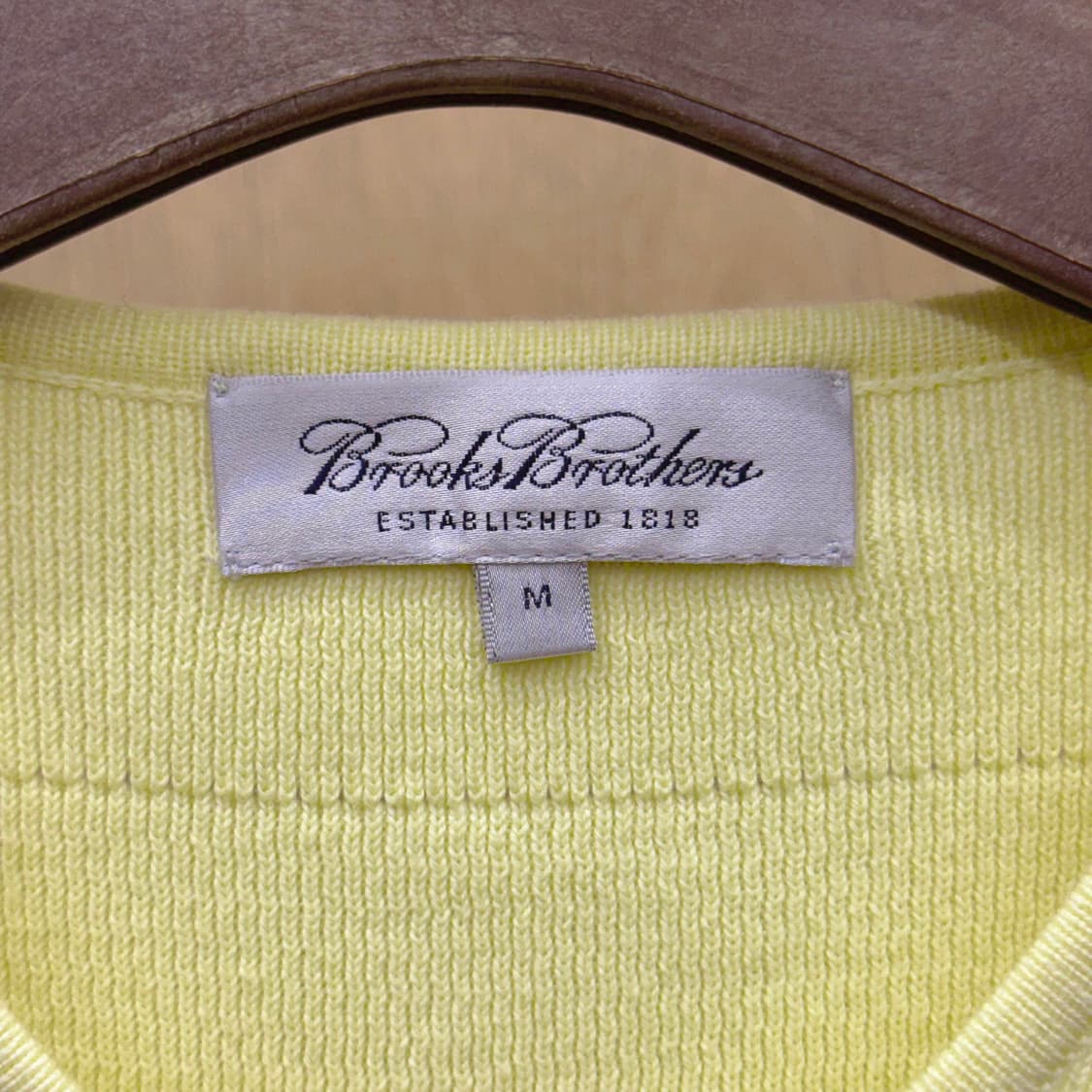 브룩스 브라더스 브이넥 반팔 니트 스트라이프 조직 디테일 옐로우 상품이미지6