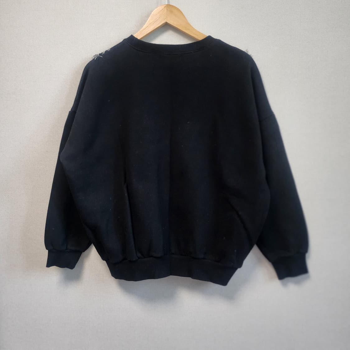 [Free] 이앤씨 Enc 프린지 장식 기모 맨투맨 상품이미지2