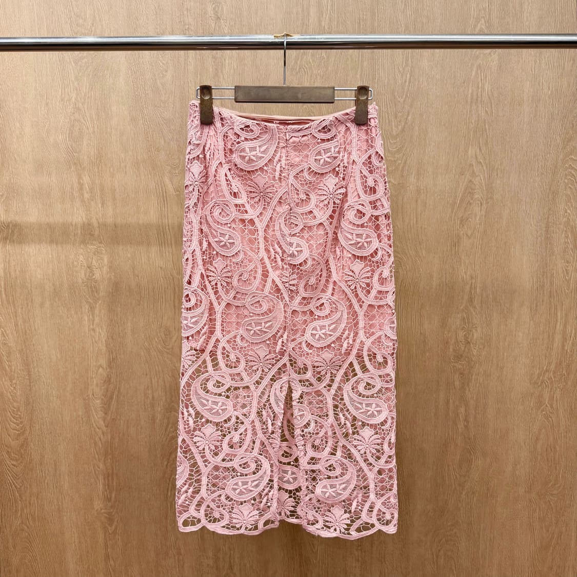 산드로 플로럴 패턴 레이스 미디 스커트 시스루 디테일 슬림핏 핑크 상품이미지3