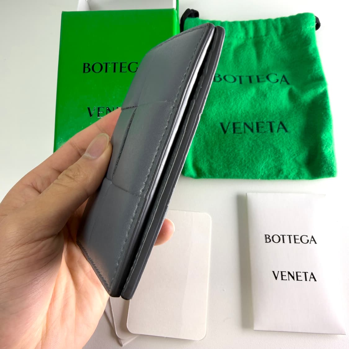 {풀구성/신형} 보테가베네타 맥시 인트레치아토 오거나이저 카드지갑 그레이 상품이미지5