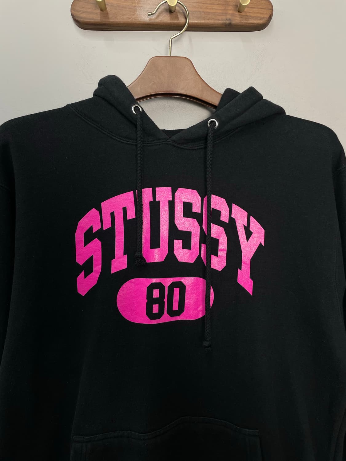 스투시 핑크로고 블랙 후드티 H2115 상품이미지3