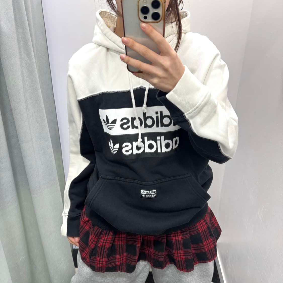 아디다스 블랙 화이트 후드티 상품이미지2