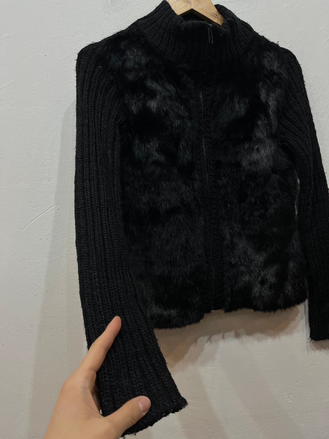 ROSE FAN 래빗퍼 골지 니트집업 블랙 상품이미지2