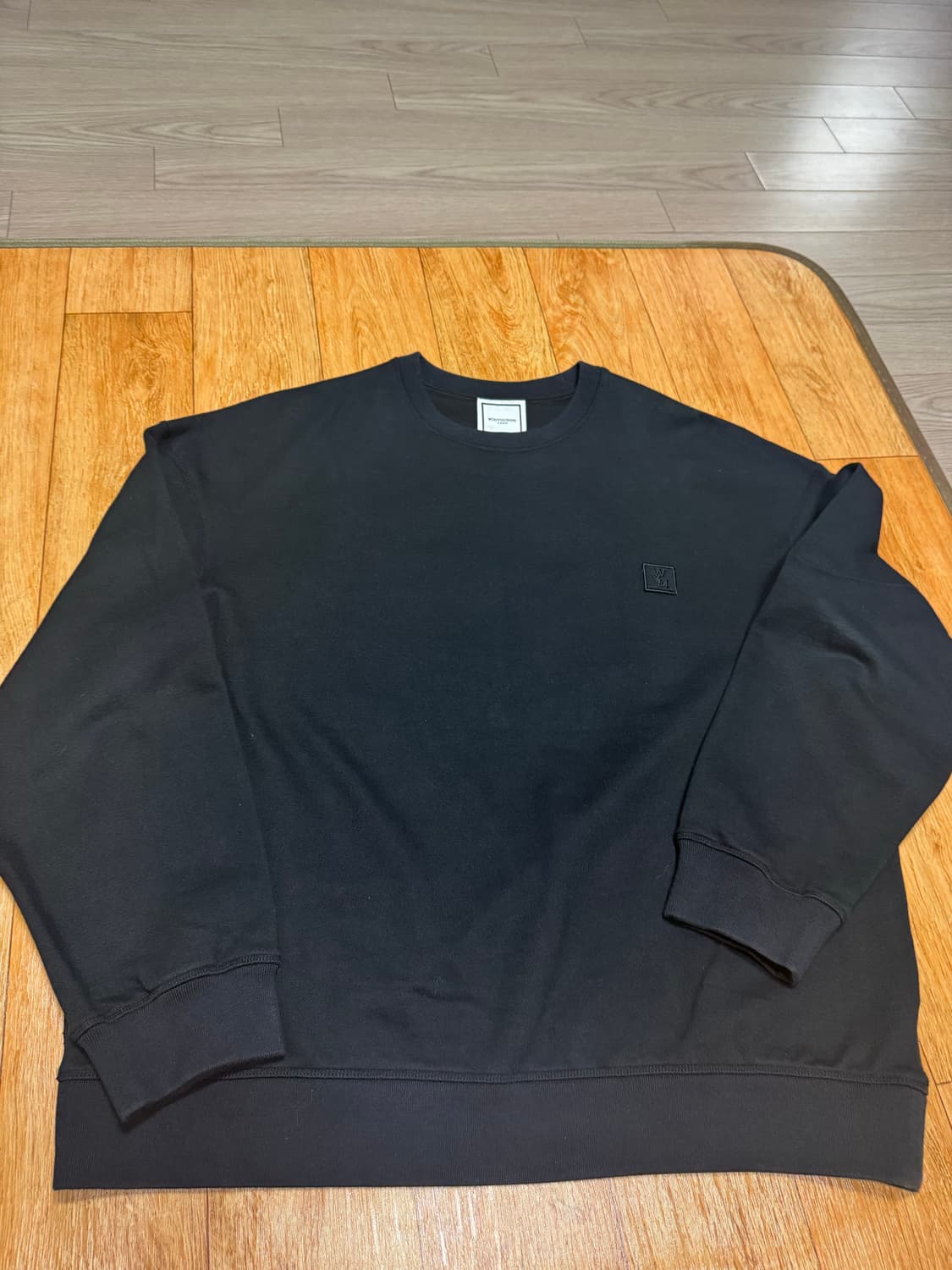 우영미 나비 백로고 스웨트셔츠 블랙 - 23SS  상품이미지1