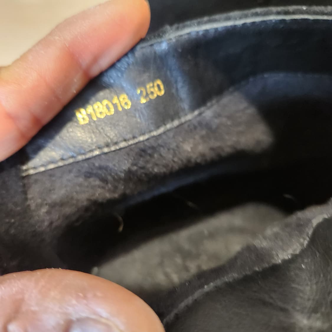 “블랙 스웨이드 × 레드힐 포인트✨ 엘사베리니 앵클부츠 (250)”
 상품이미지8