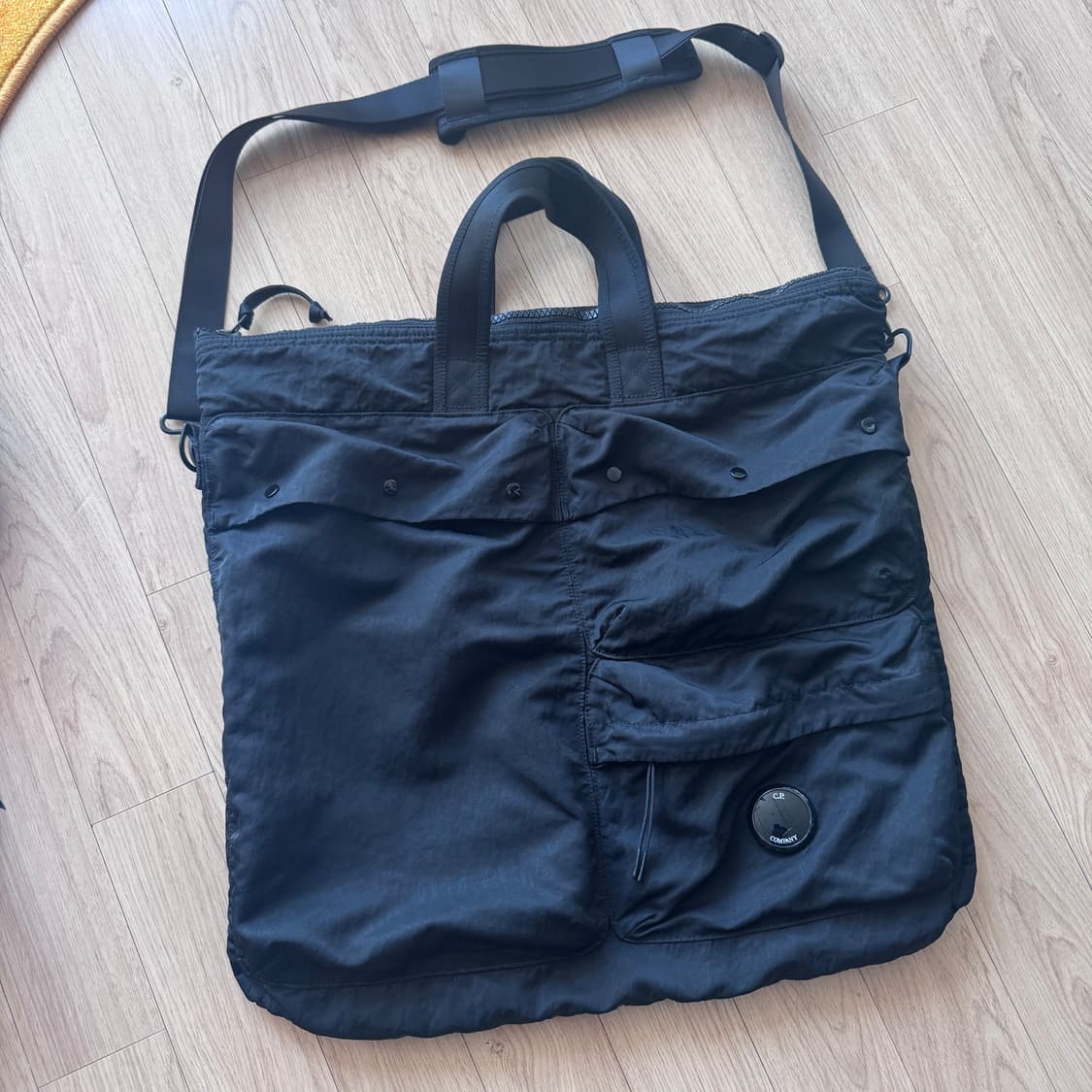 Cp컴퍼니 나일론 B 토트백 블랙 - 24FW  상품이미지2