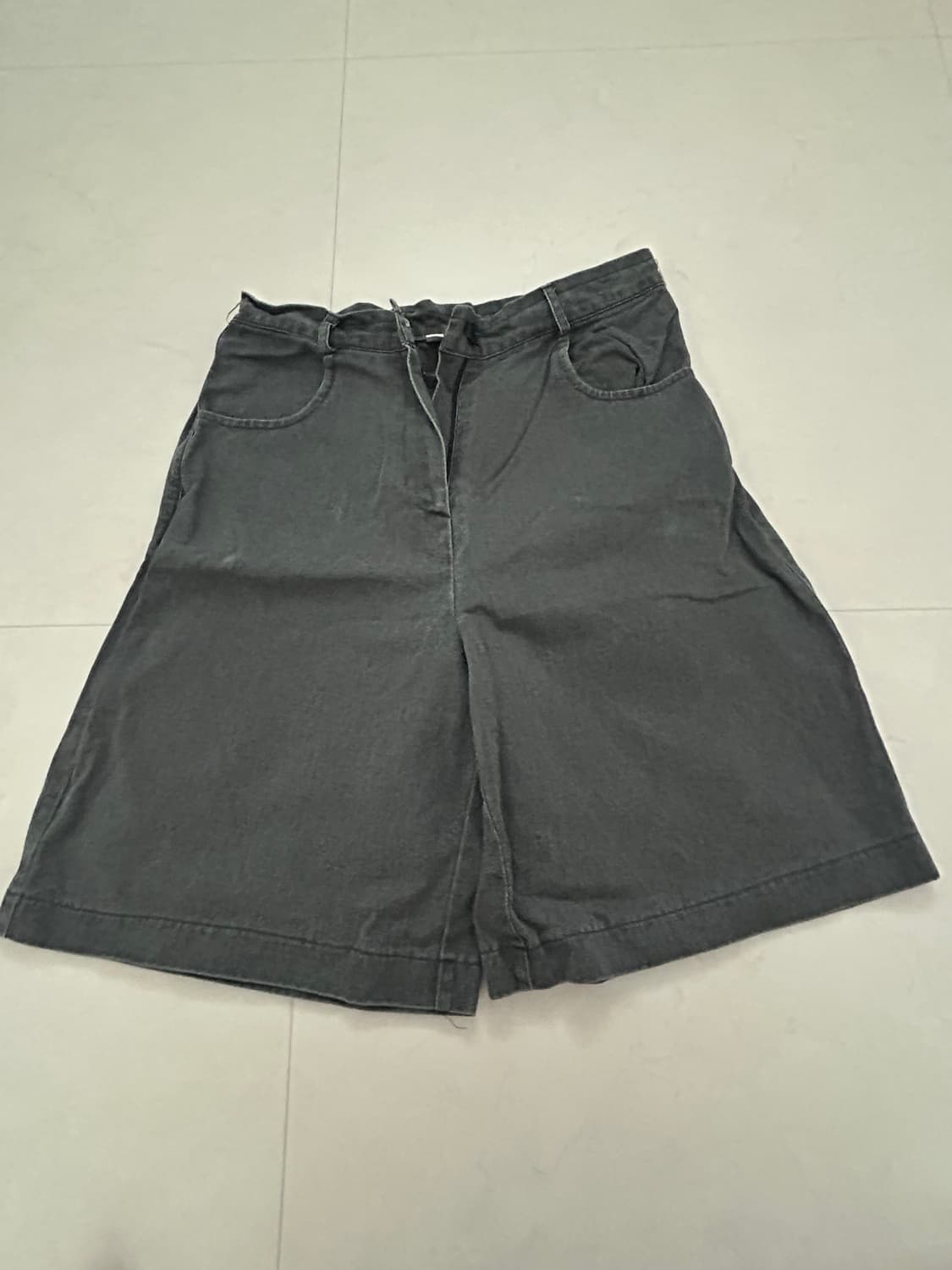 버뮤다 그레이 팬츠 상품이미지1