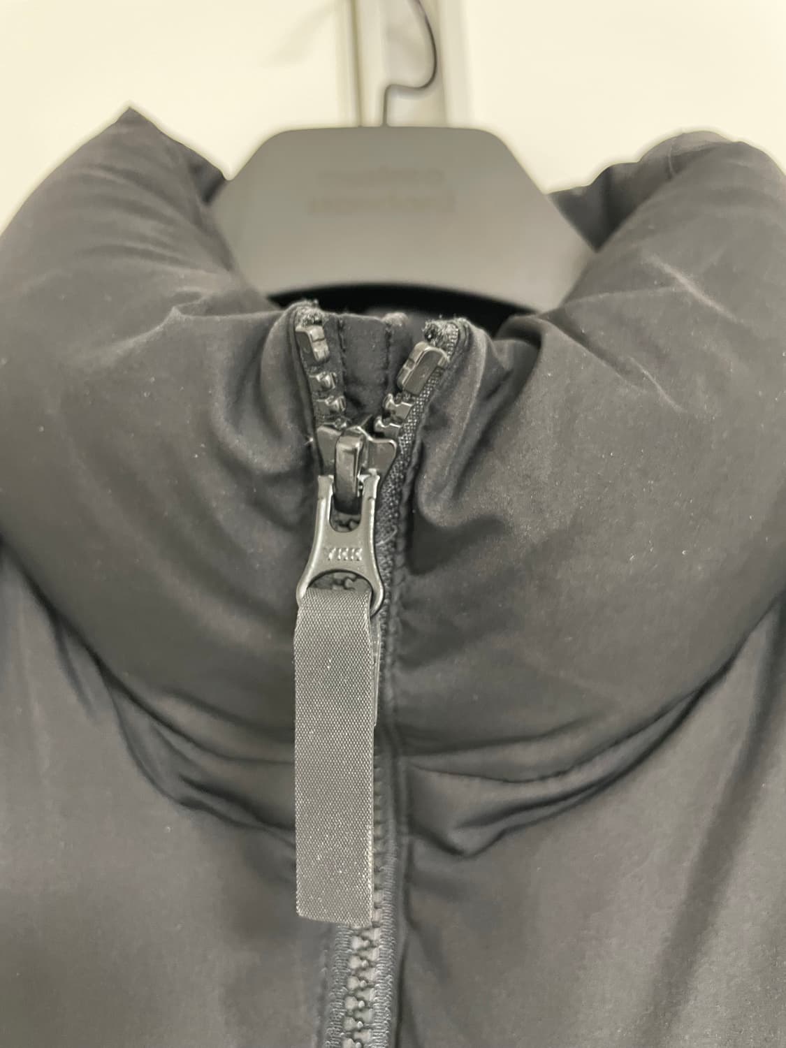 무신사스탠다드 다운 푸퍼 숏 패딩 자켓 블랙 L사이즈  상품이미지4