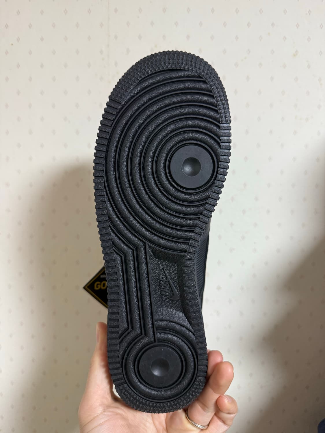 나이키 에어포스1 고어텍스 블랙 255 상품이미지4