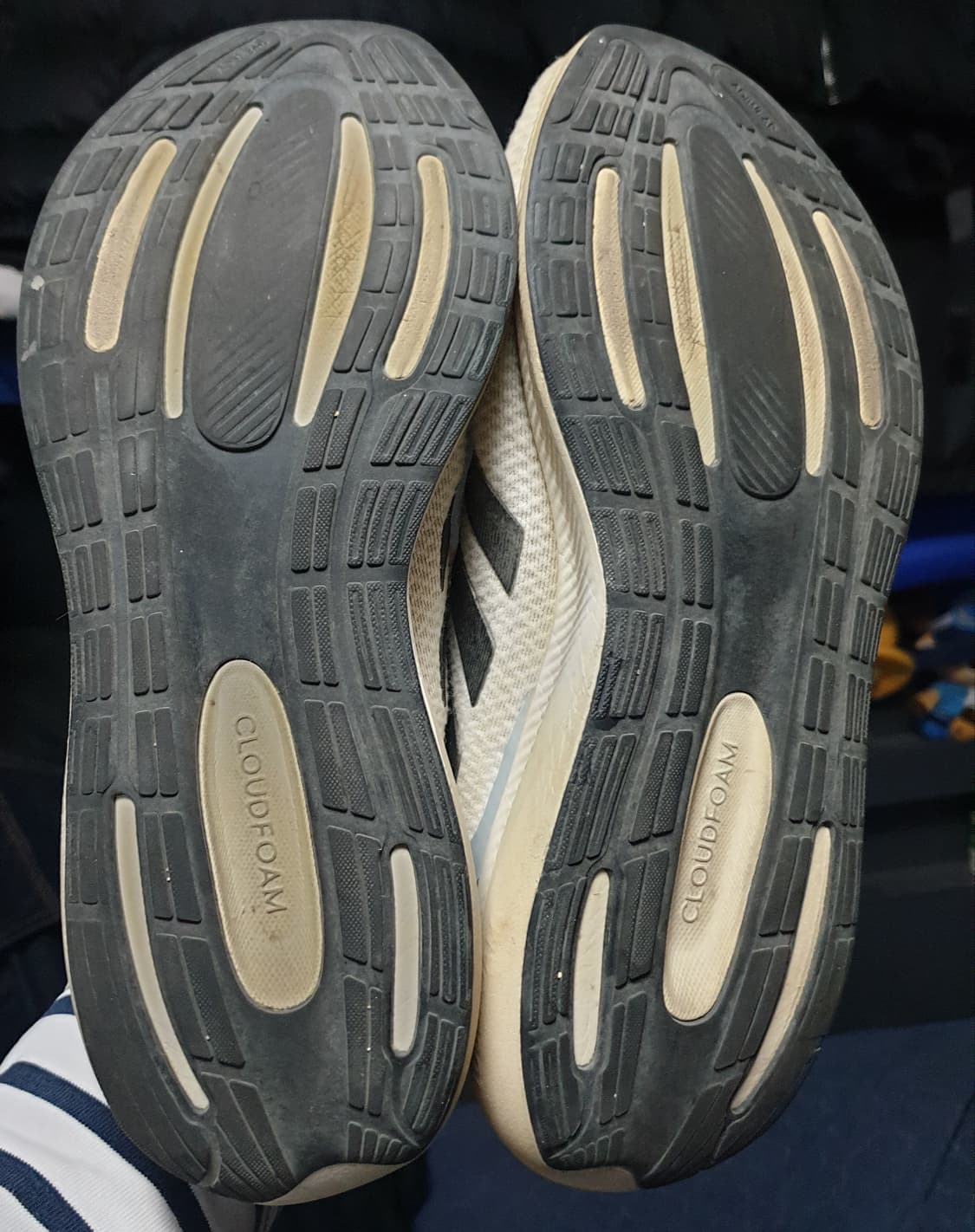 아디다스 런팔콘 와이드 3.0 클라우드 코어 런닝화 (275) 상품이미지4