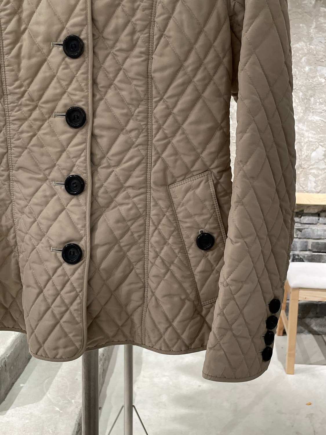 버버리 라이트 베이지 애쉬허스트 퀼팅 자켓 상품이미지5