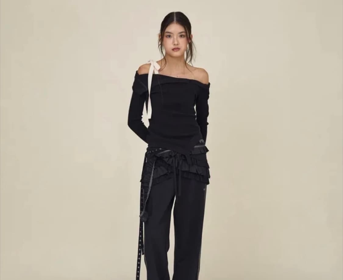 새상품/글로니 DEMI CUTOUT LONG SLEEVE (BLACK)  상품이미지2