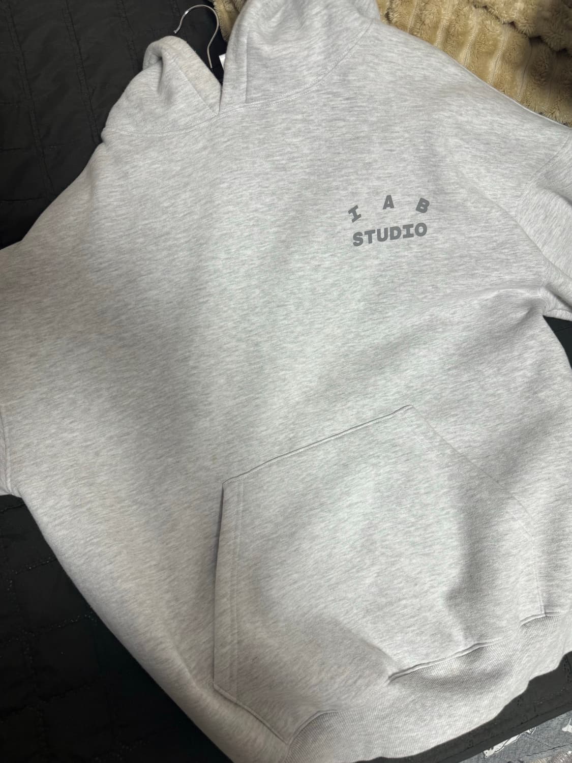 아이앱 스튜디오 후드 라이트 그레이 판매합니다. 상품이미지1