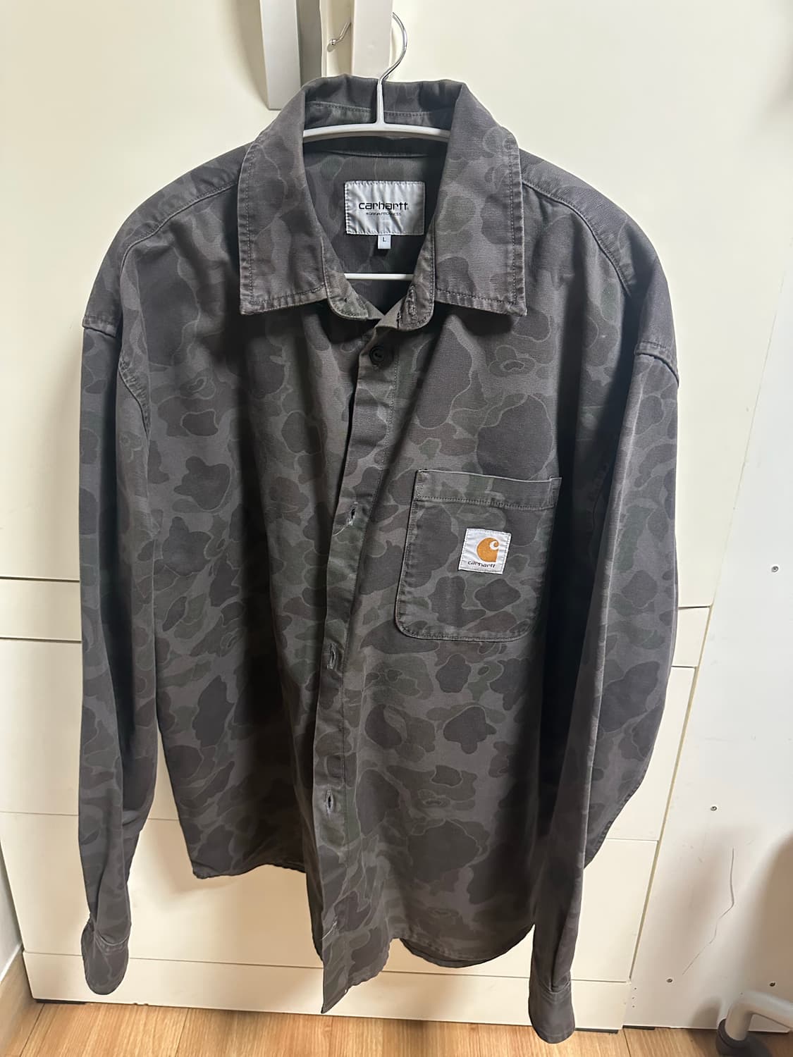 칼하트윕 블랙카모 패턴 셔츠 상품이미지1