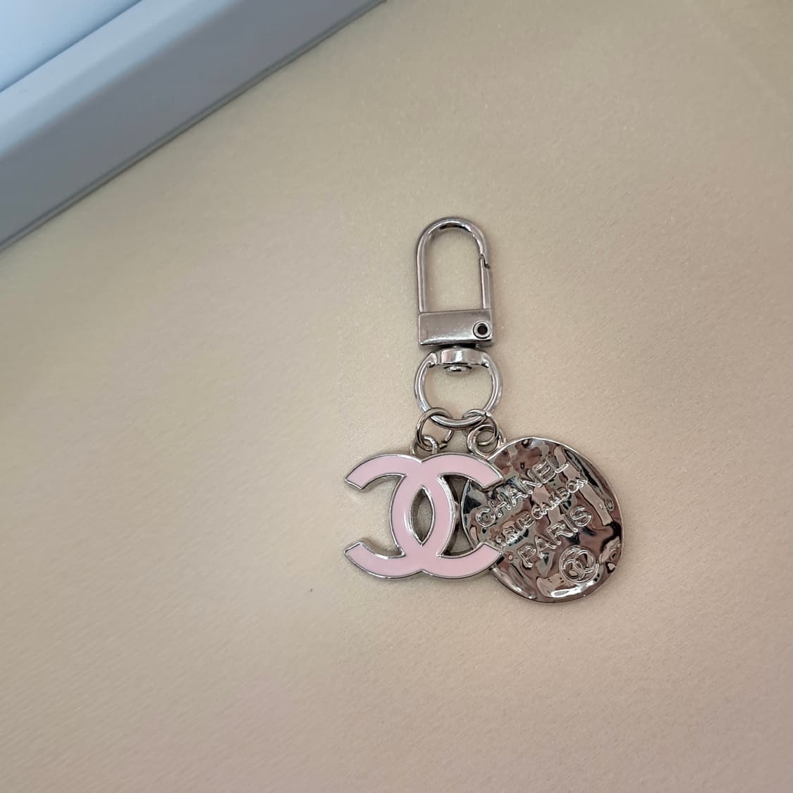 2+1 행사) 샤넬 키링 빈티지 펜던트 핑크 코인 cc 상품이미지3