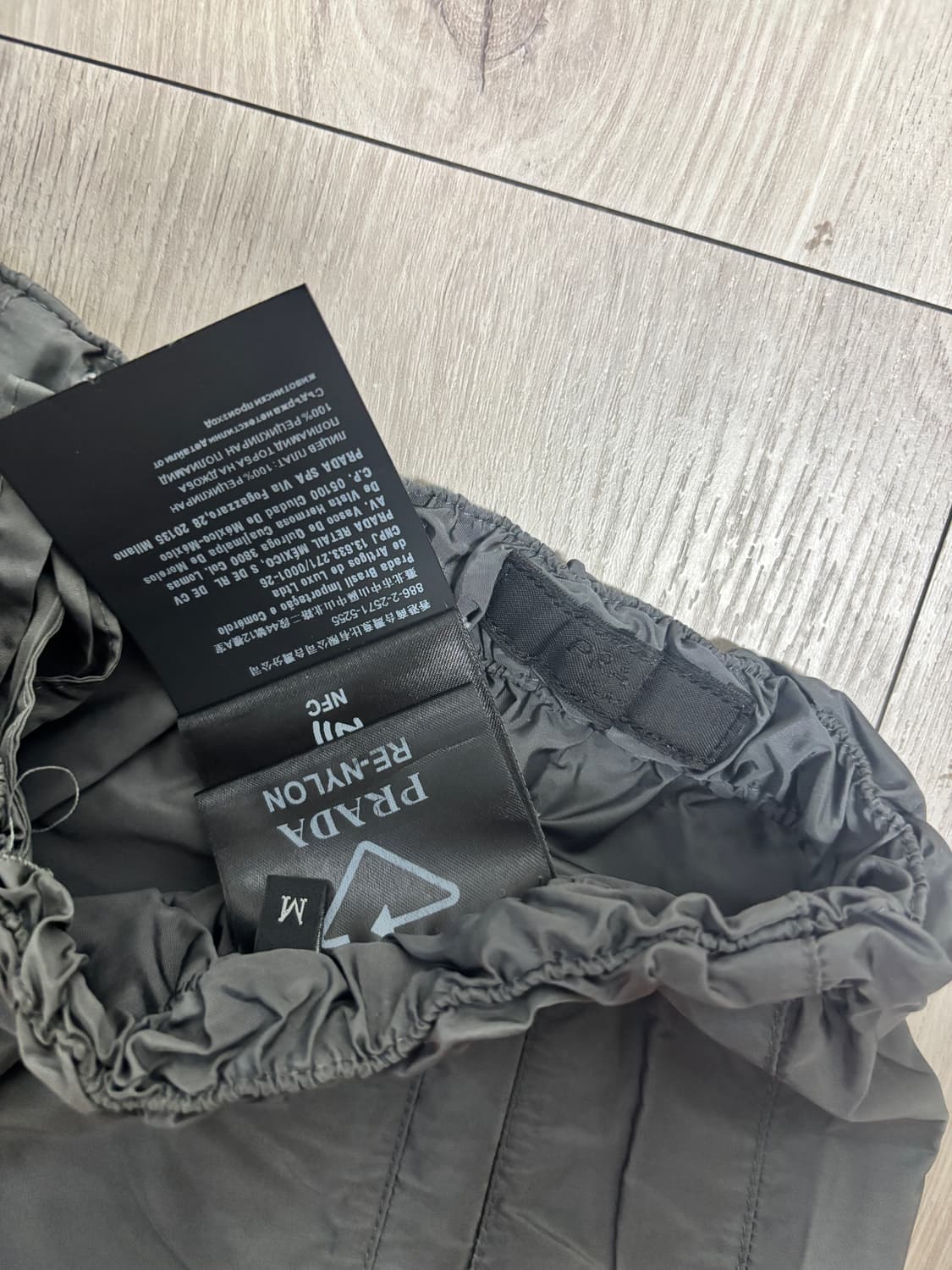 프라다 개버딘 re-nylon 팬츠 그레이 M 상품이미지5