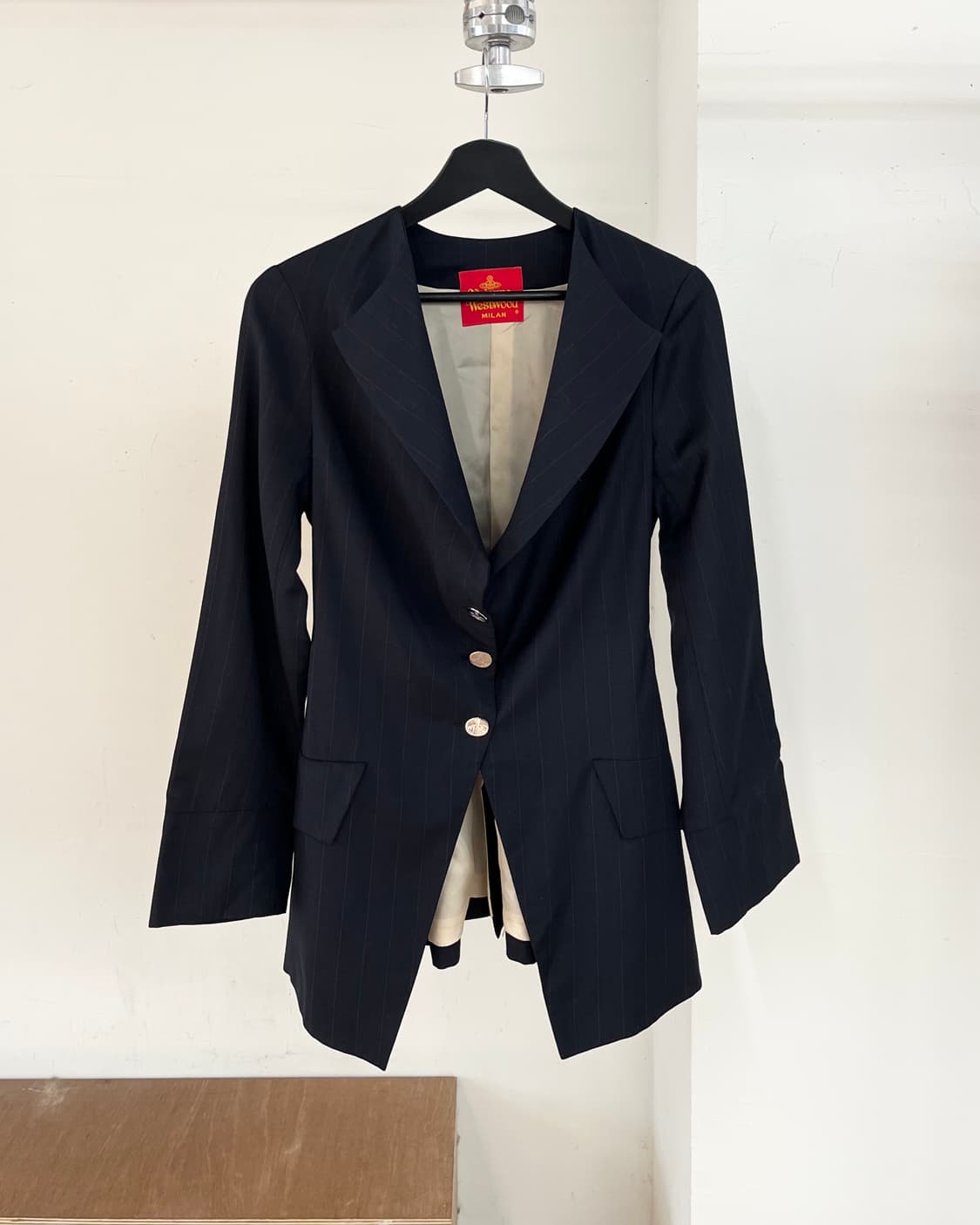비비안 웨스트우드 네이비 레드핀스트라이프 자켓 상품이미지1