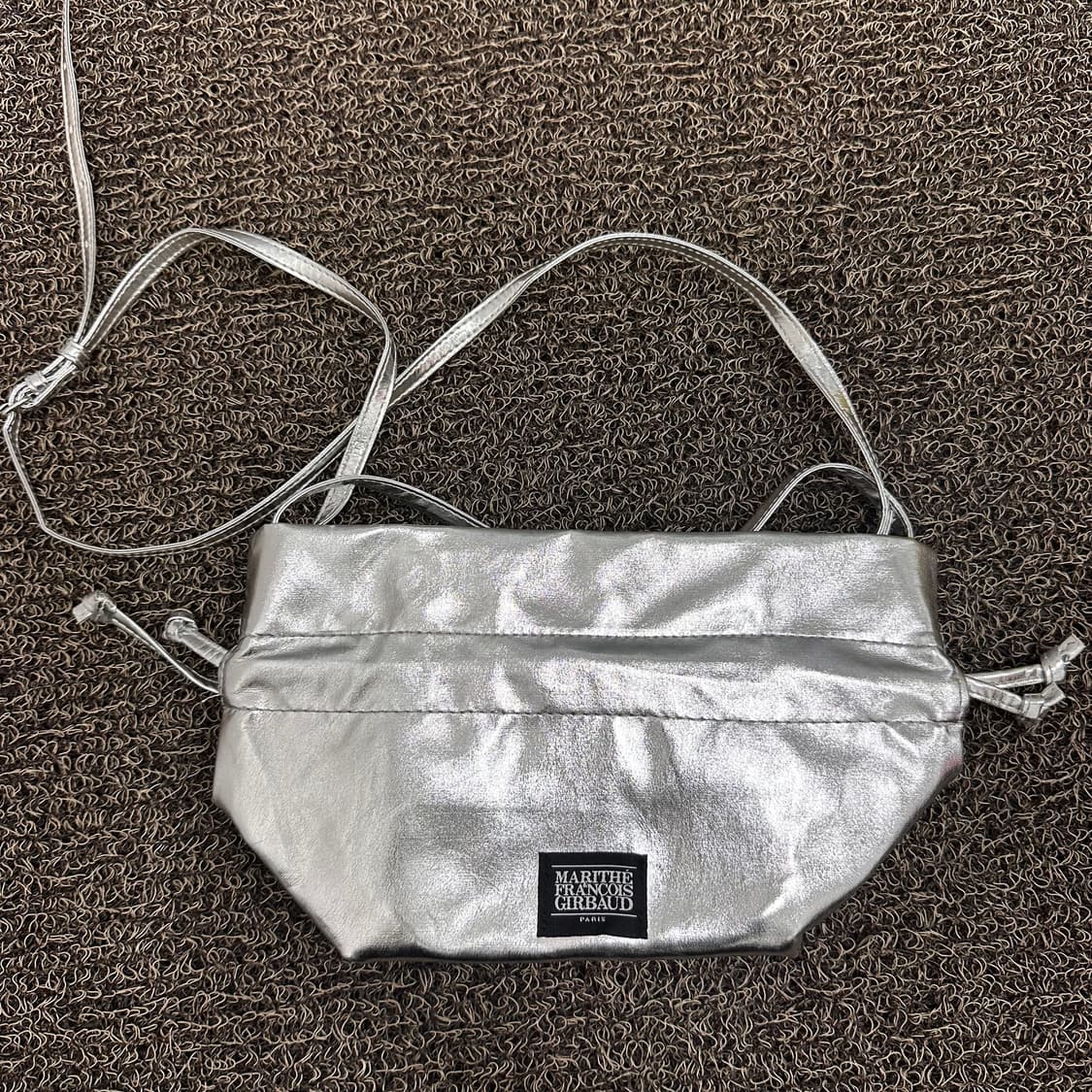 마리떼 프랑소와 저버 실버 여성 크로스백 복조리 가방 상품이미지1